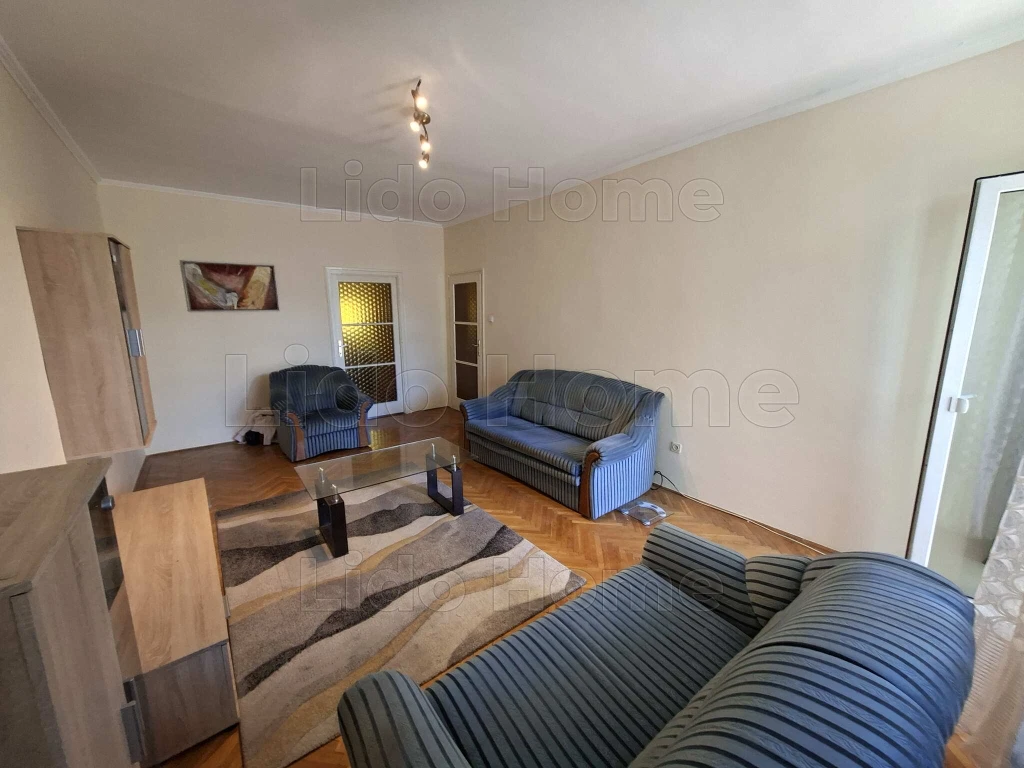 Székesfehérváron felújított, erkélyes belvárosi lakás eladó