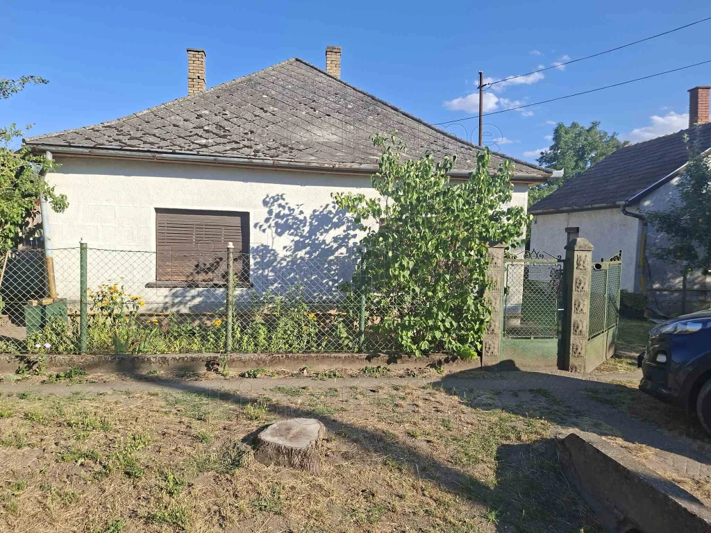 Két ház, egy telken eladó Aba városban