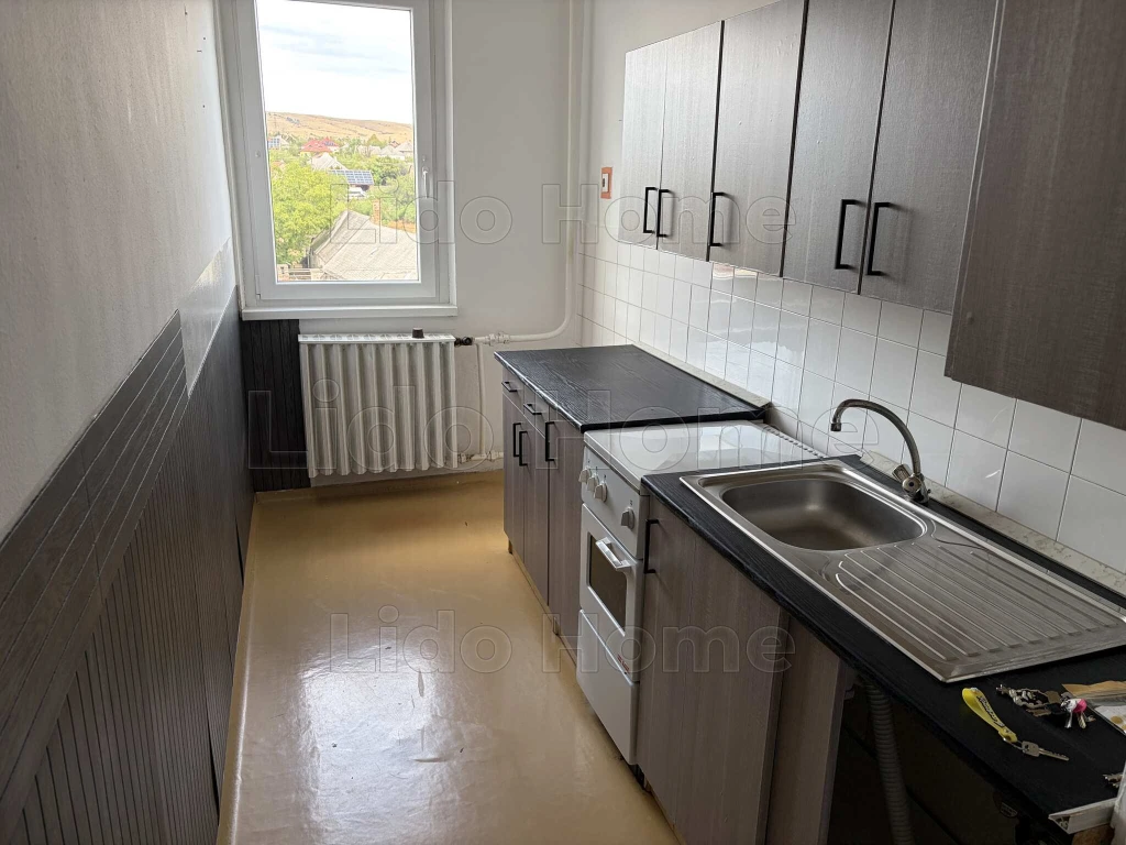 AZONNAL KÖLTÖZHETŐ, VILÁGOS LAKÁS VÁRPALOTÁN – ALAKÍTSD A SAJÁT ÍZLÉSEDRE!