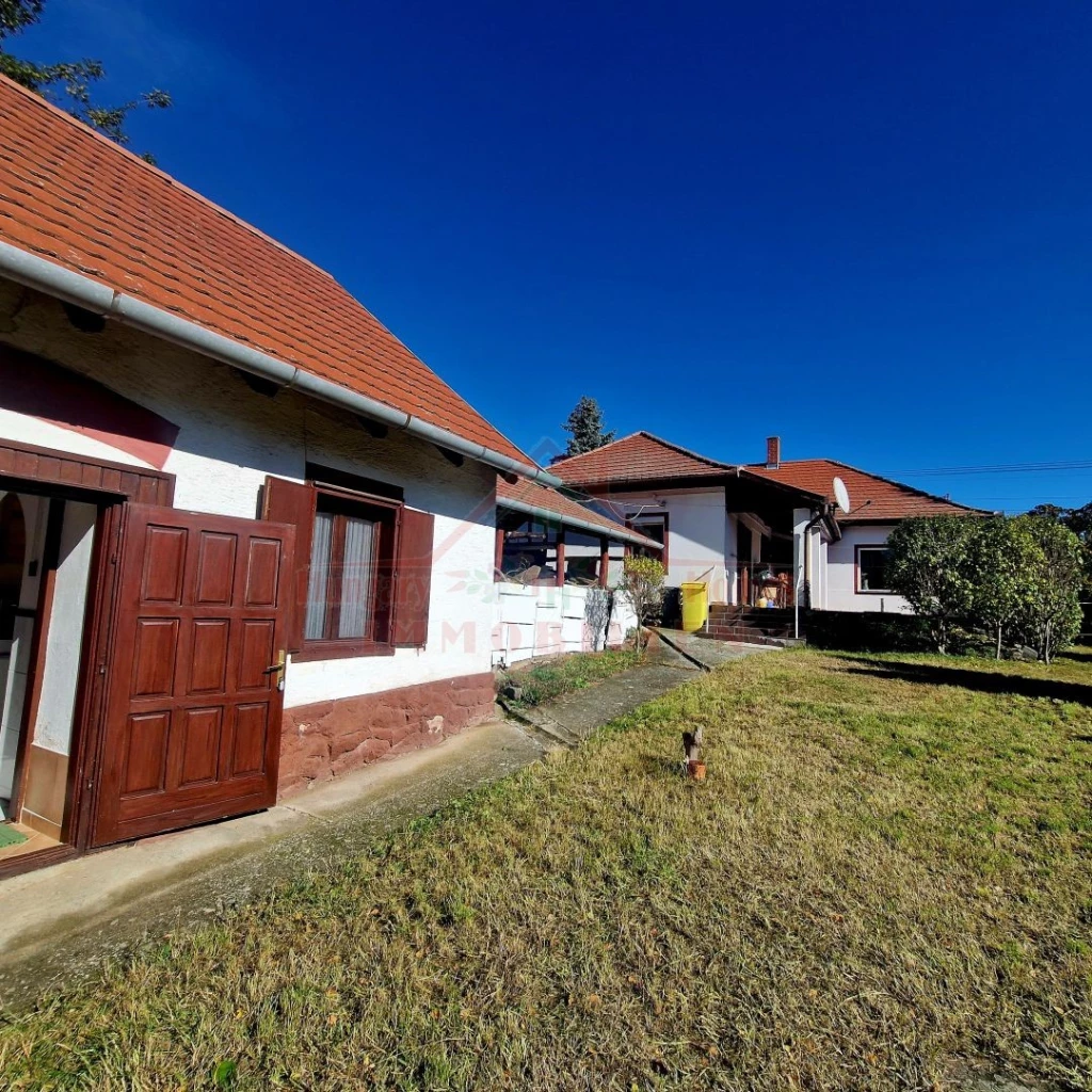 5 km-re a Balatontól Ordacsehi családi ház