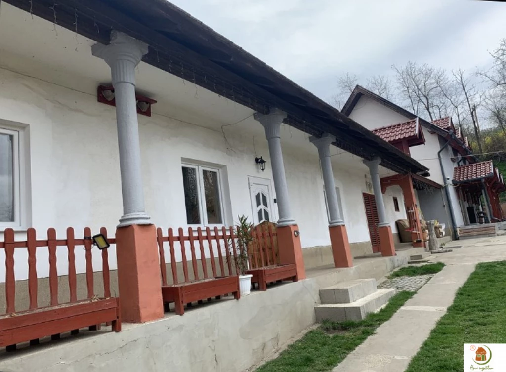 For sale house, Leányvár, Három lakásos ház Leányváron