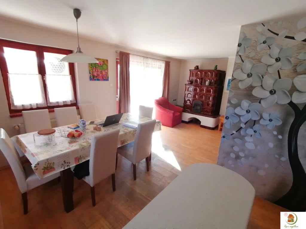 Eladó családi ház, Tinnye, TINNYEI OTTHON A HEXITŐL