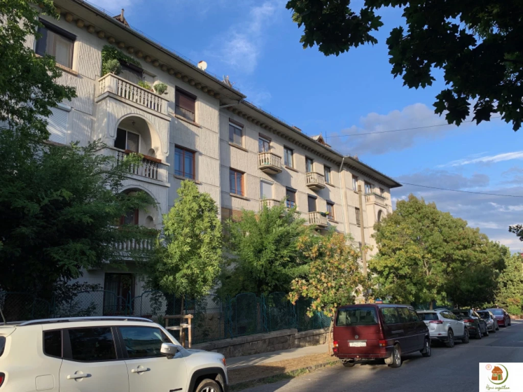 For rent brick flat, Budapest XII. kerület, Németvölgy, BÚTOROZATLAN LAKÁS A HEGYVIDÉKI ÖNKORMÁNYZAT FÖLÖTT