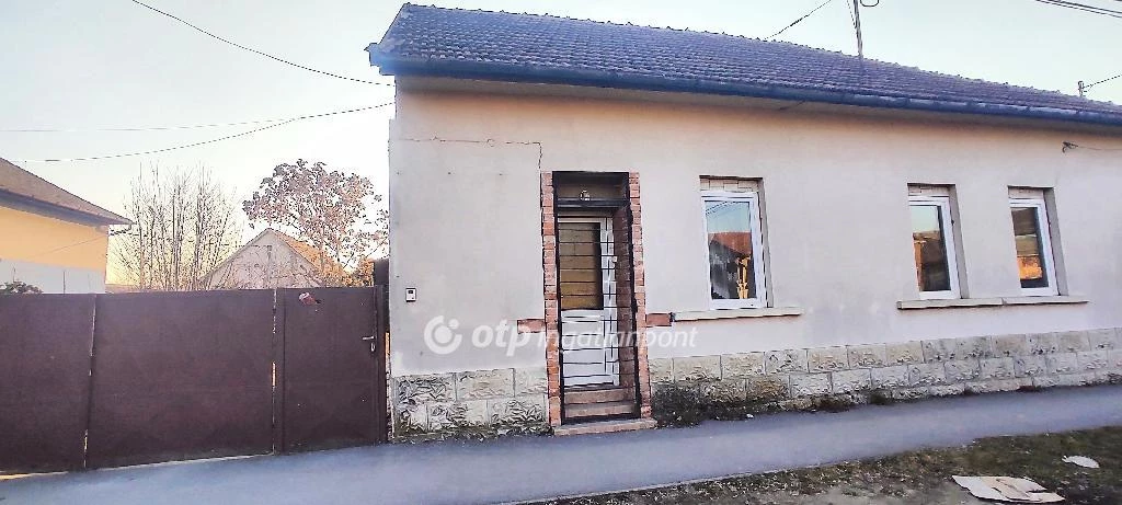 For sale house, Üllő