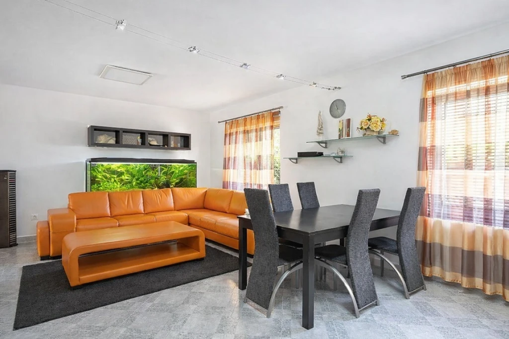 c3-1-name c2-1-name, Gárdony