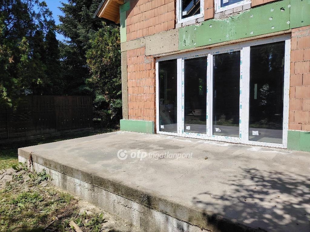 Kápolnásnyék újépítésű ikerház Korzóhoz közel