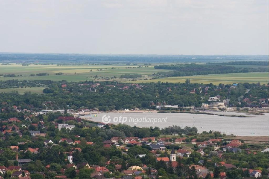 Eladó Telek, Kápolnásnyék