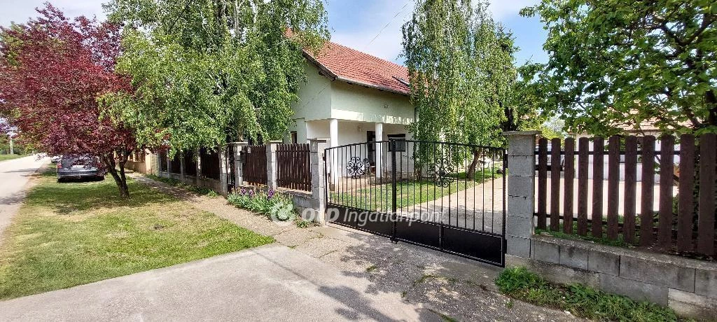 Eladó Ház, Baracska