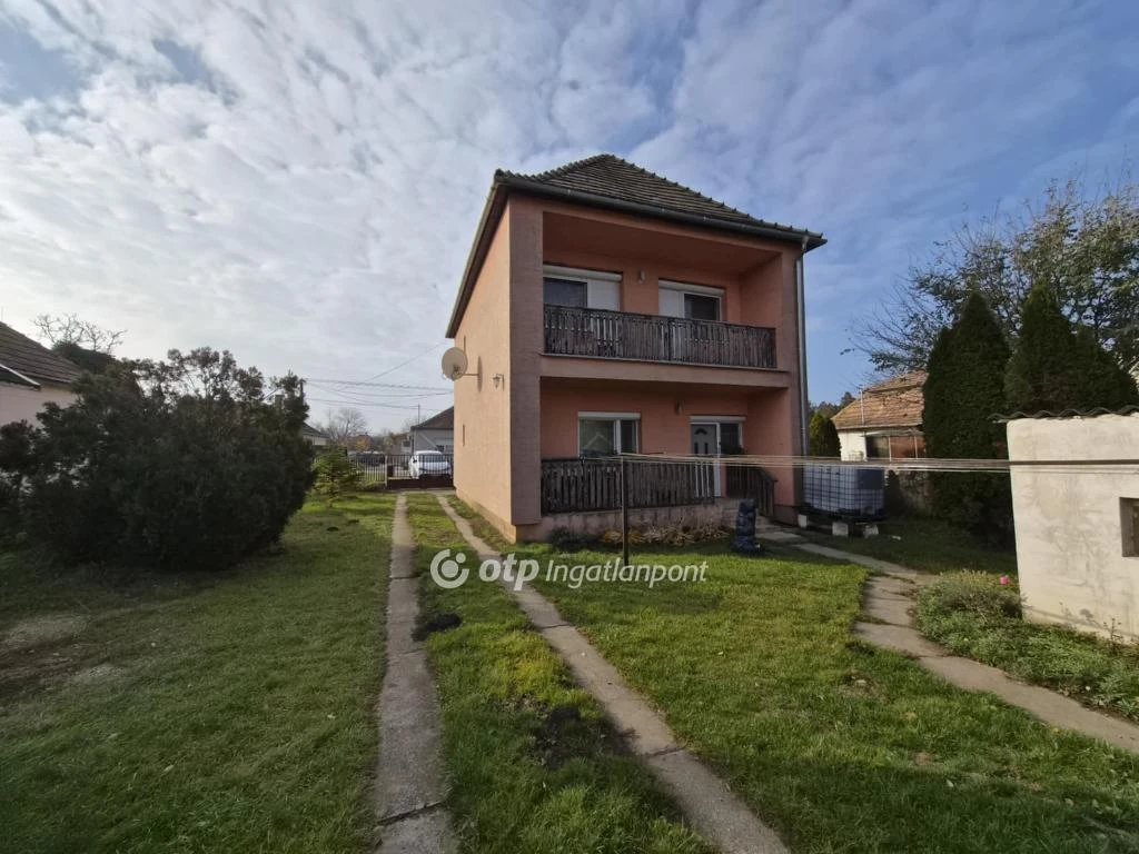 Eladó Ház, Pusztaszabolcs