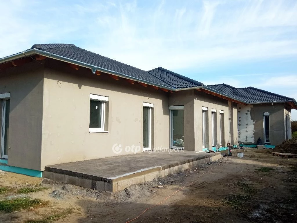 Eladó Ház, Pusztaszabolcs