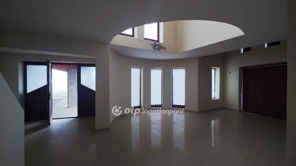 Eladó Ház, Hajmáskér