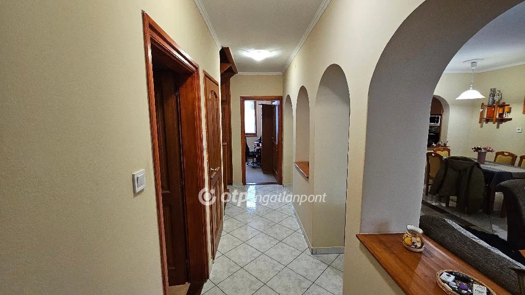 Eladó Ház, Gárdony