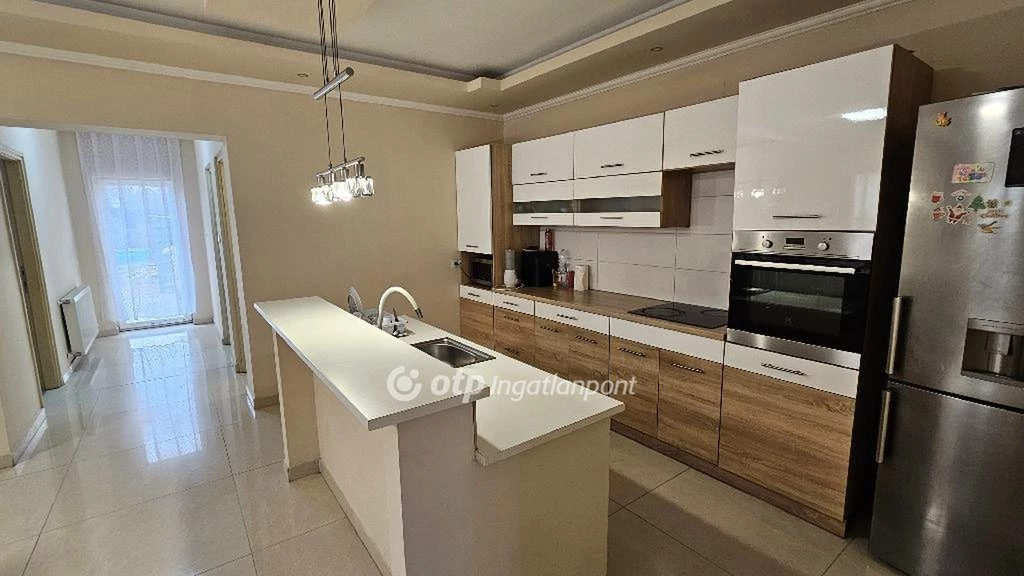 Eladó Ház, Pusztaszabolcs