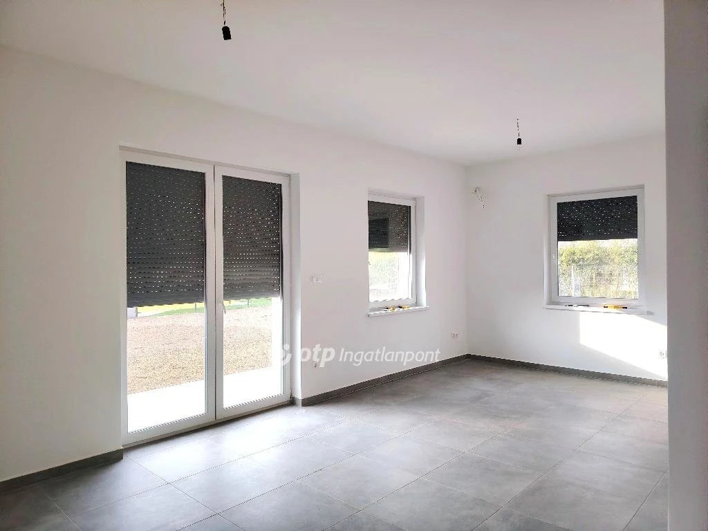 Eladó Ház, Kápolnásnyék