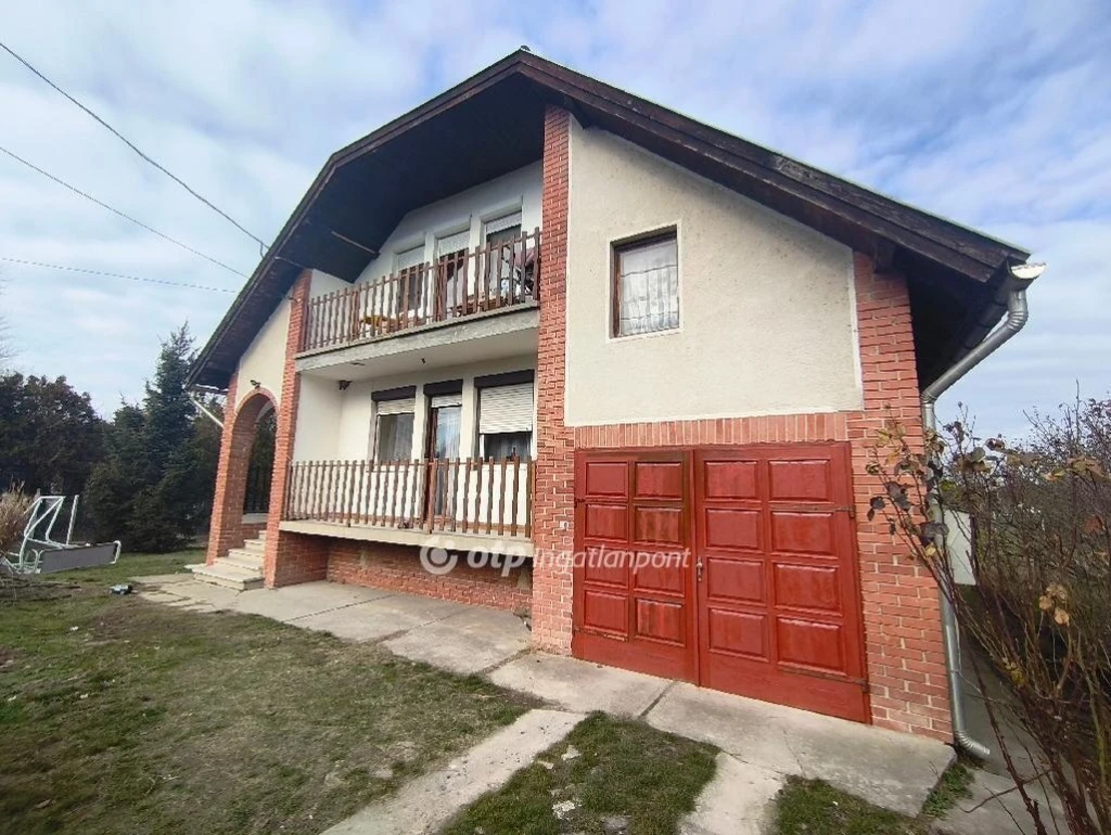 c3-1-name c2-1-name, Gárdony