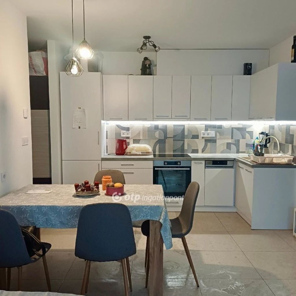 Eladó Lakás, Székesfehérvár