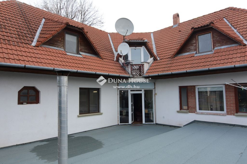 Ház · 8 hálószoba · 250 m²
