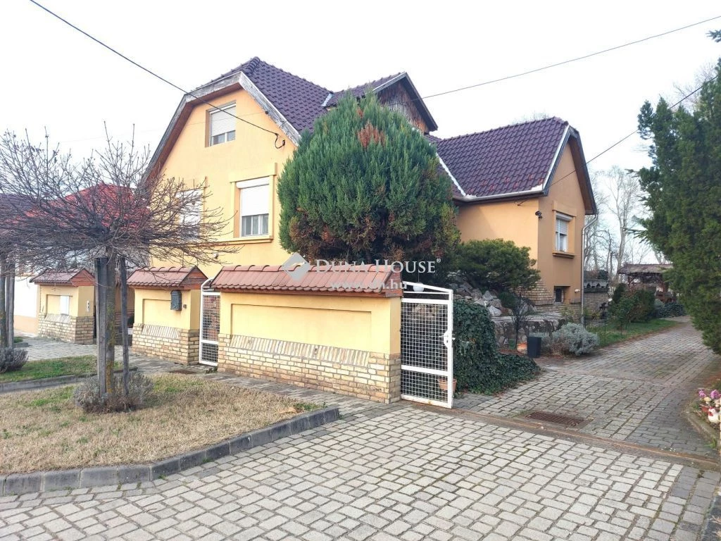 For sale house, Izsák