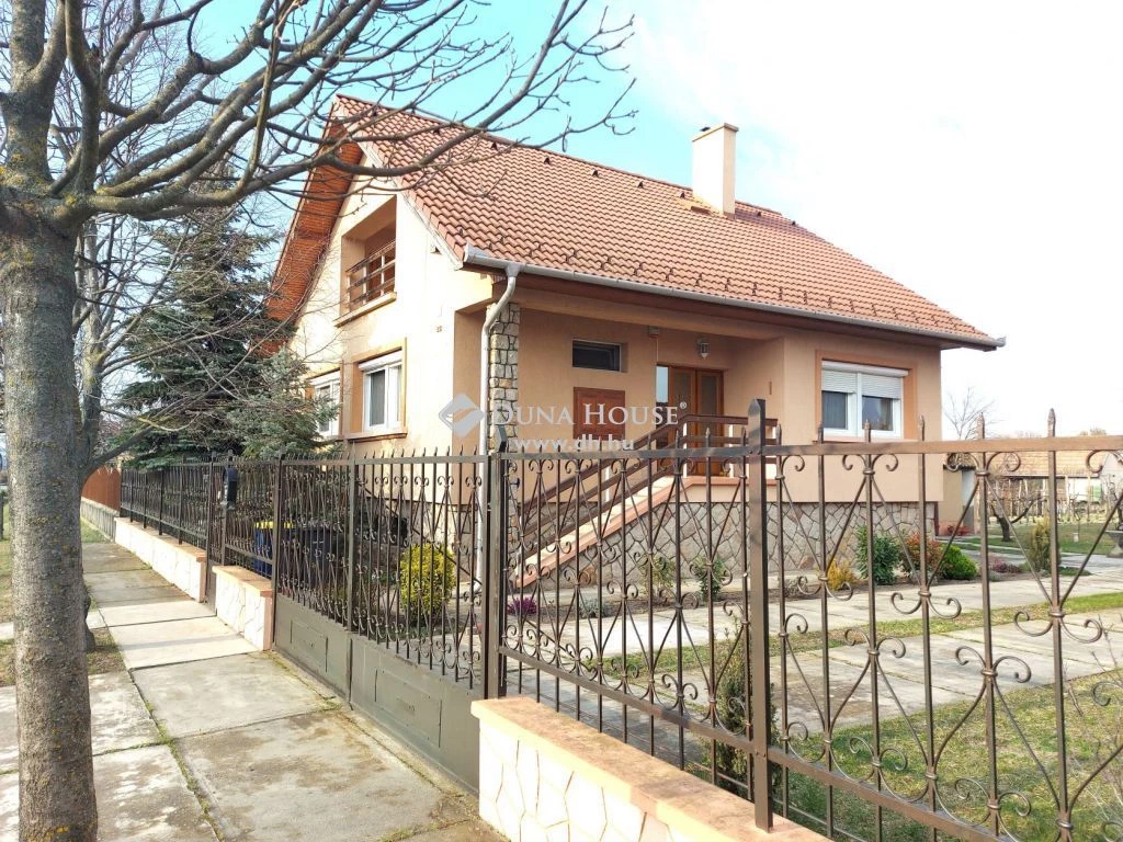 For sale house, Izsák