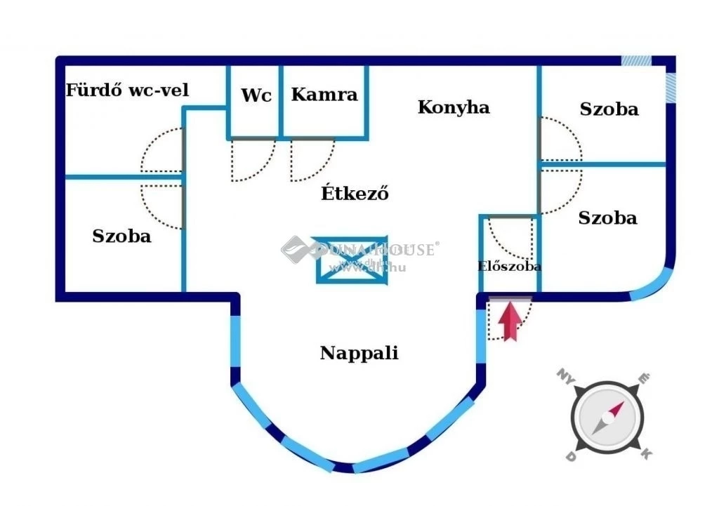 Kecskeméten eladóvá vált egy 4000 nm-es sarki telken lévő nagy családi ház.