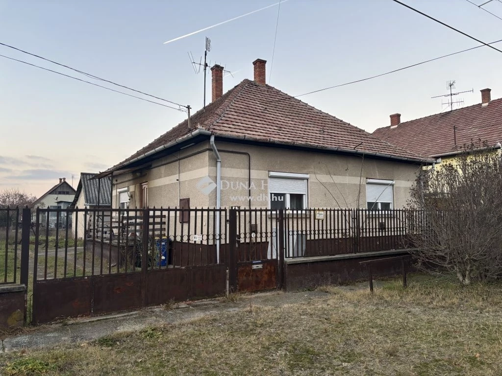 For sale house, Izsák