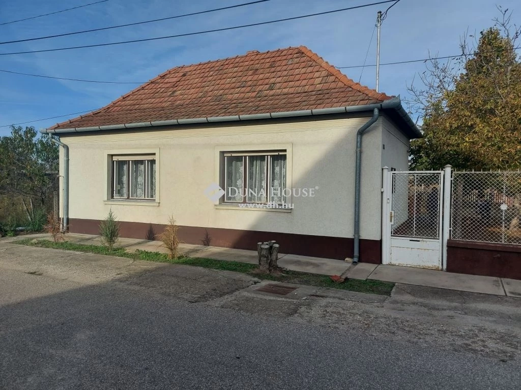 For sale house, Izsák