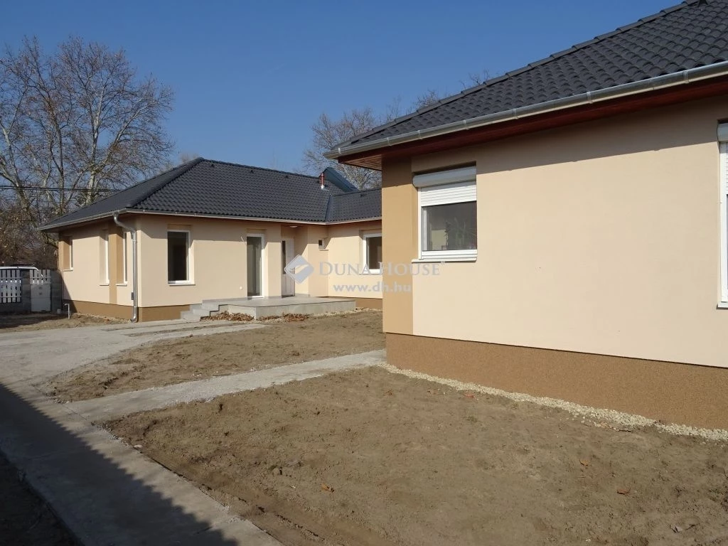 Eladó lakás, Felsőlajos