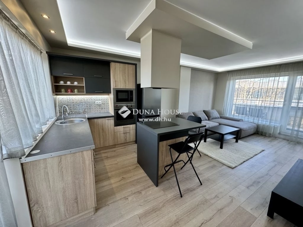 Eladó Kecskemét DOMB lakóparkban Penthouse lakás teljes berendezéssel!