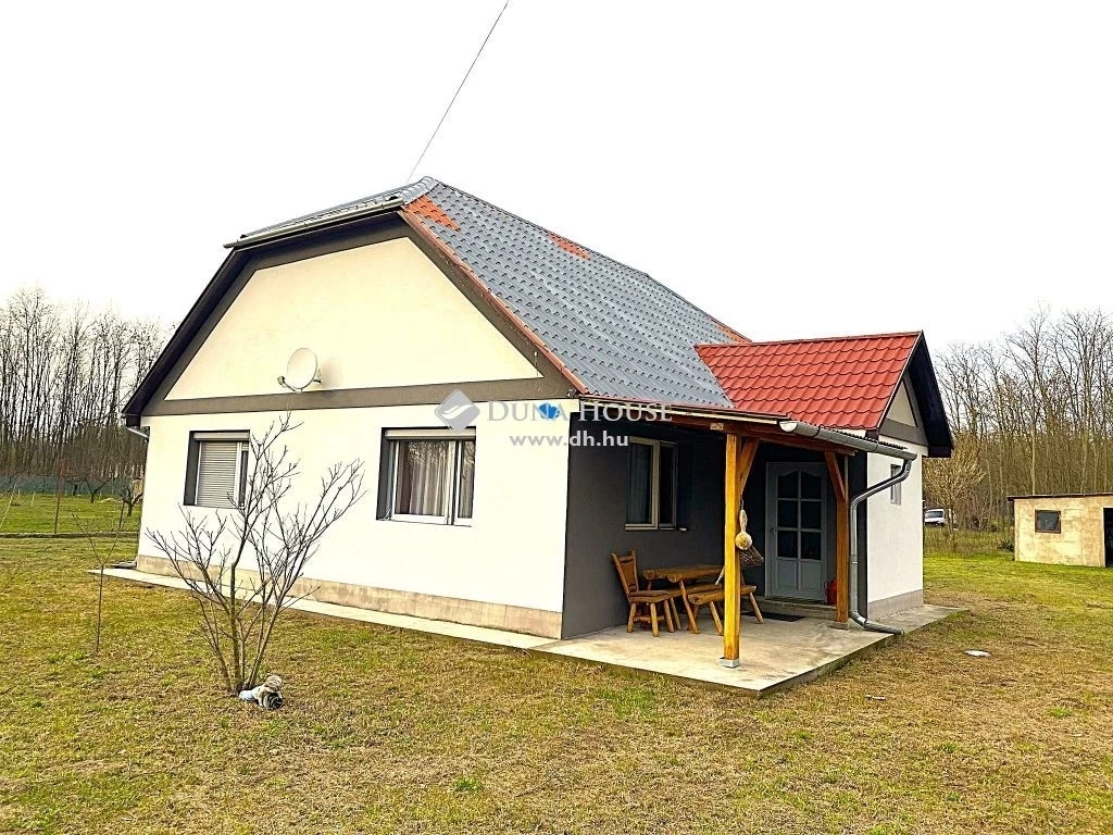 Eladó ház, Ladánybene