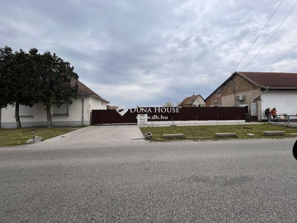 Eladó telek, Kiskőrös