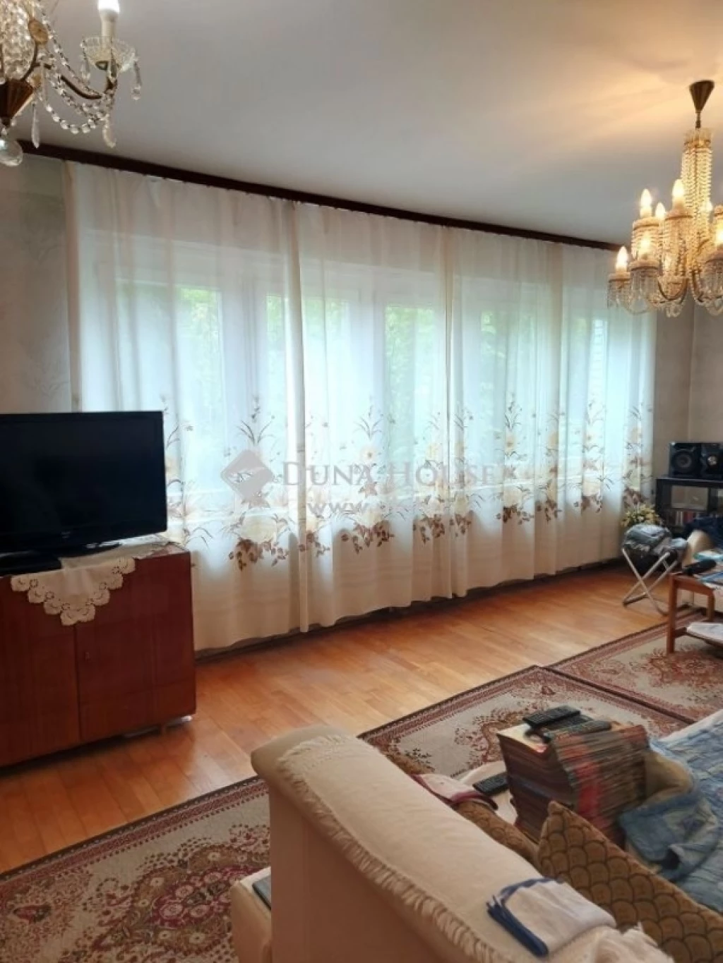 Eladó Izsákon 92 nm családi ház 817 nm telken.