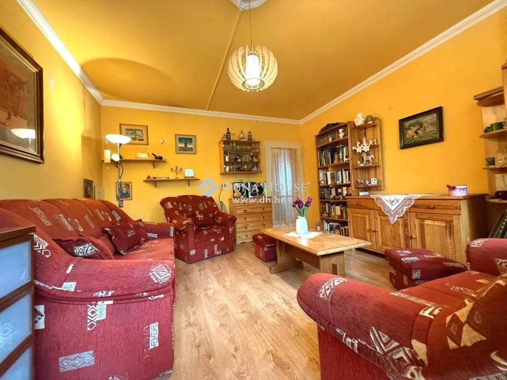Eladó Kecskemét Szimpferopol téren 2.emeleti ERKÉLYES 63 nm-es lakás!