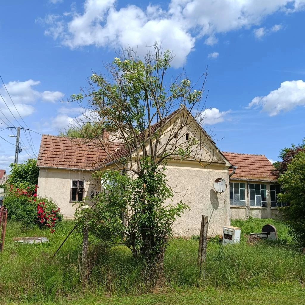 Eladó ház Eszteregnye