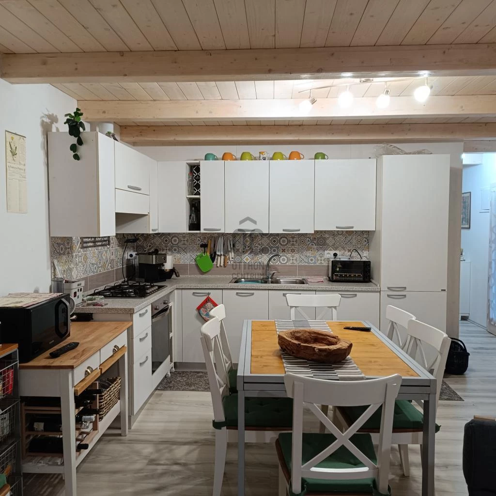 c3-1-name c2-1-name, Homokkomárom, Homokkomárom