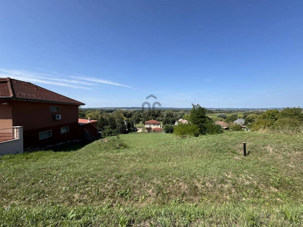 Eladó telek Újudvar