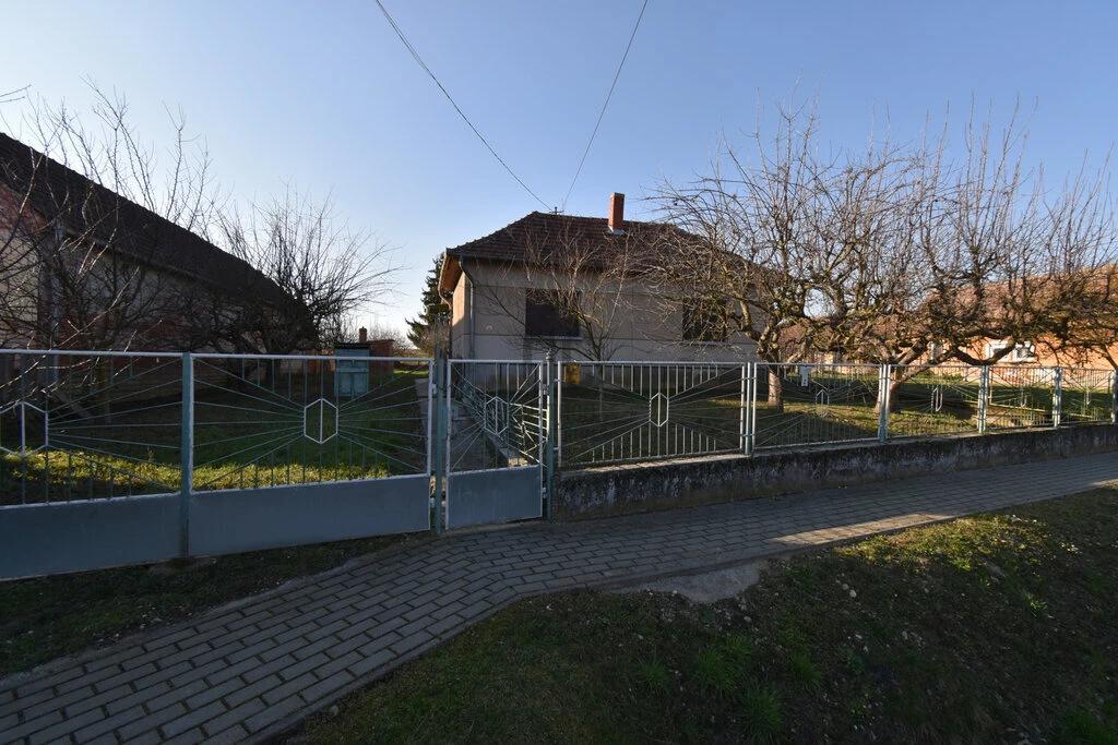 c3-1-name c2-1-name, Kissziget, Kissziget