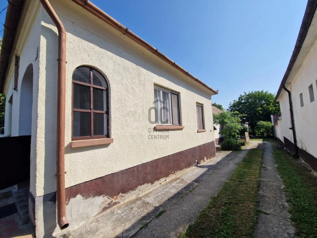 Eladó ház Petrivente