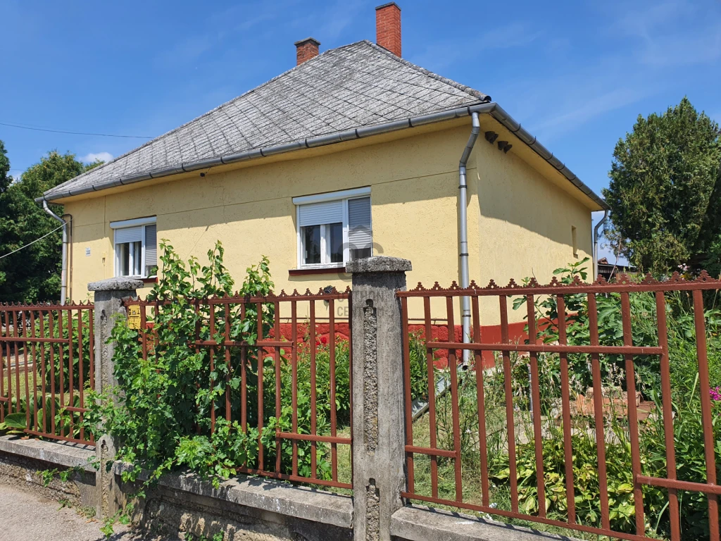 Eladó családi ház, Komoró, Komoró