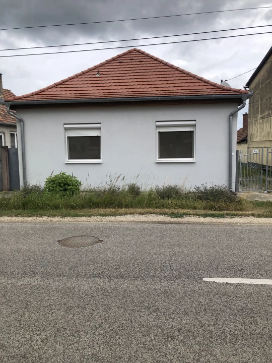 Eladó családi ház, Bősárkány