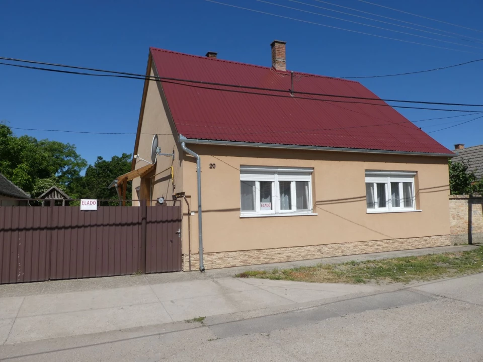 Kalocsán hőszigetelt földszintes családi ház eladó!