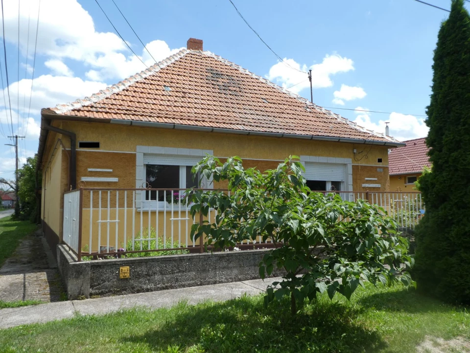 Kalocsán nagyon jó elhelyezkedésű családi ház eladó!