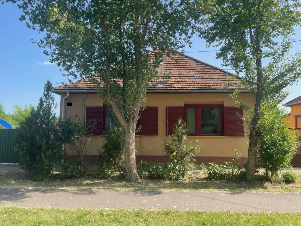 Kalocsán központhoz közeli családi ház eladó!