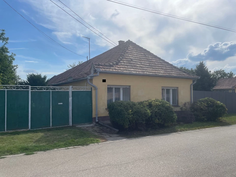 Kalocsán komfortos családi ház eladó!