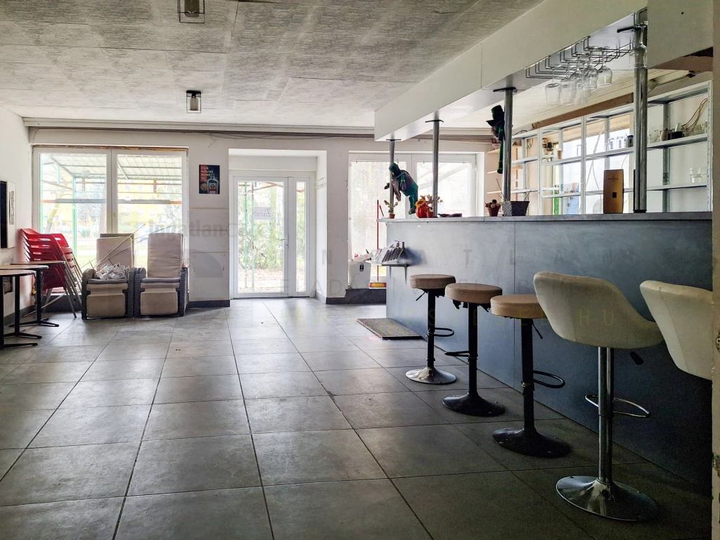 For sale store, Szeged, Felsőváros, Etelka sor