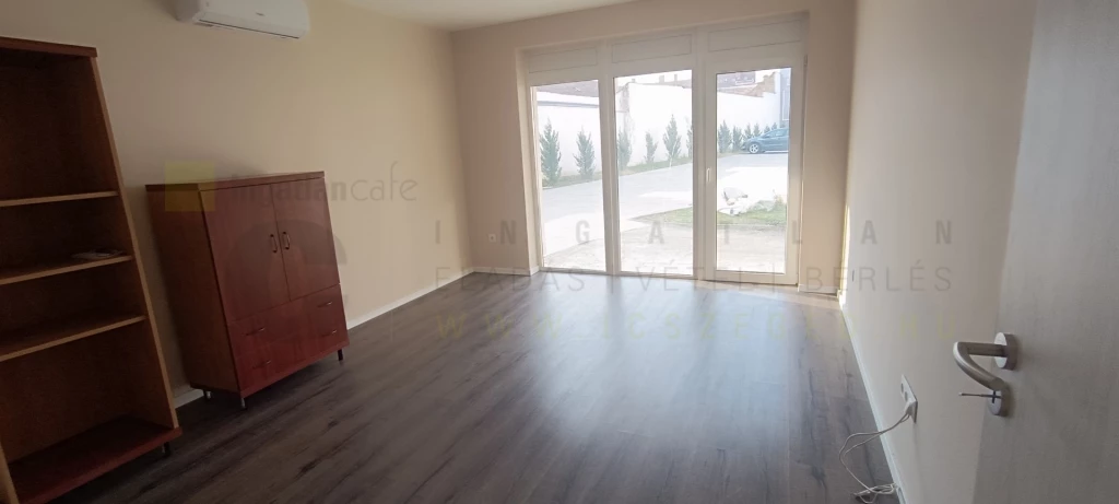 Kiadó Üzlethelyiség, Szeged 800 Ft