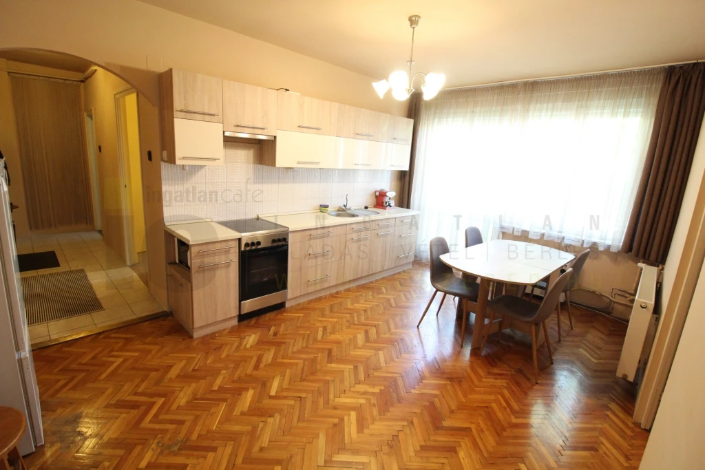 c3-1-name c2-19-name, Szeged, Szeged Belváros, Párizsi körút