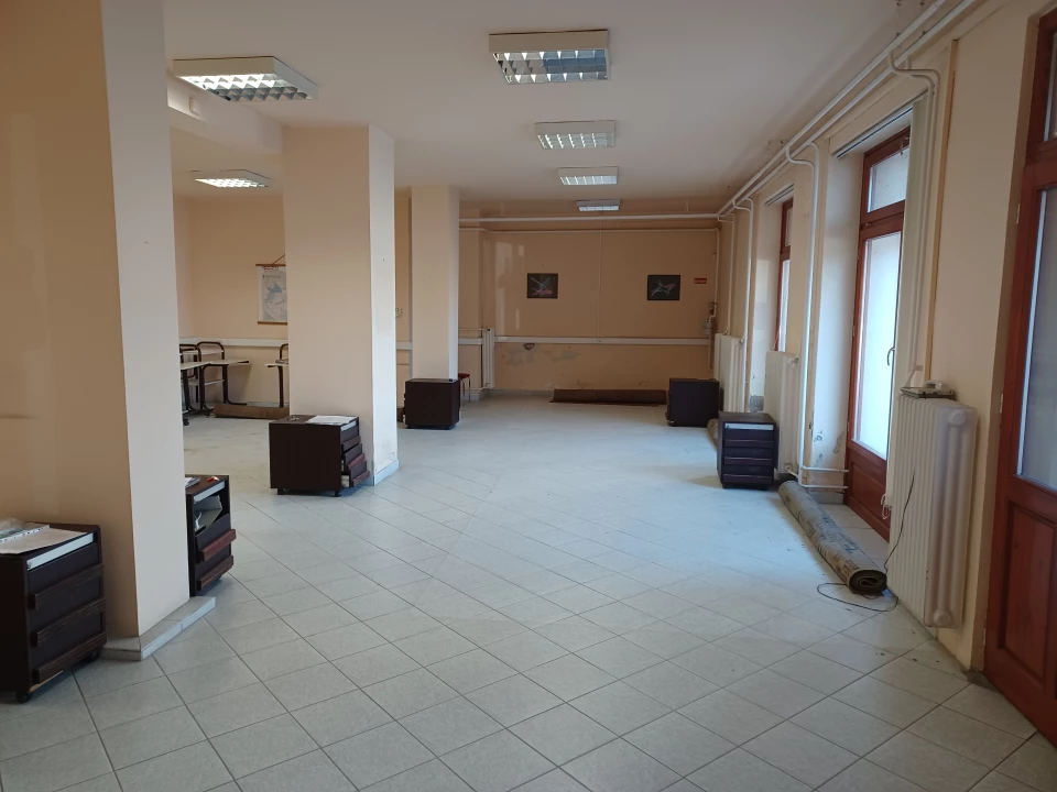 Kiadó üzlet, Győr
