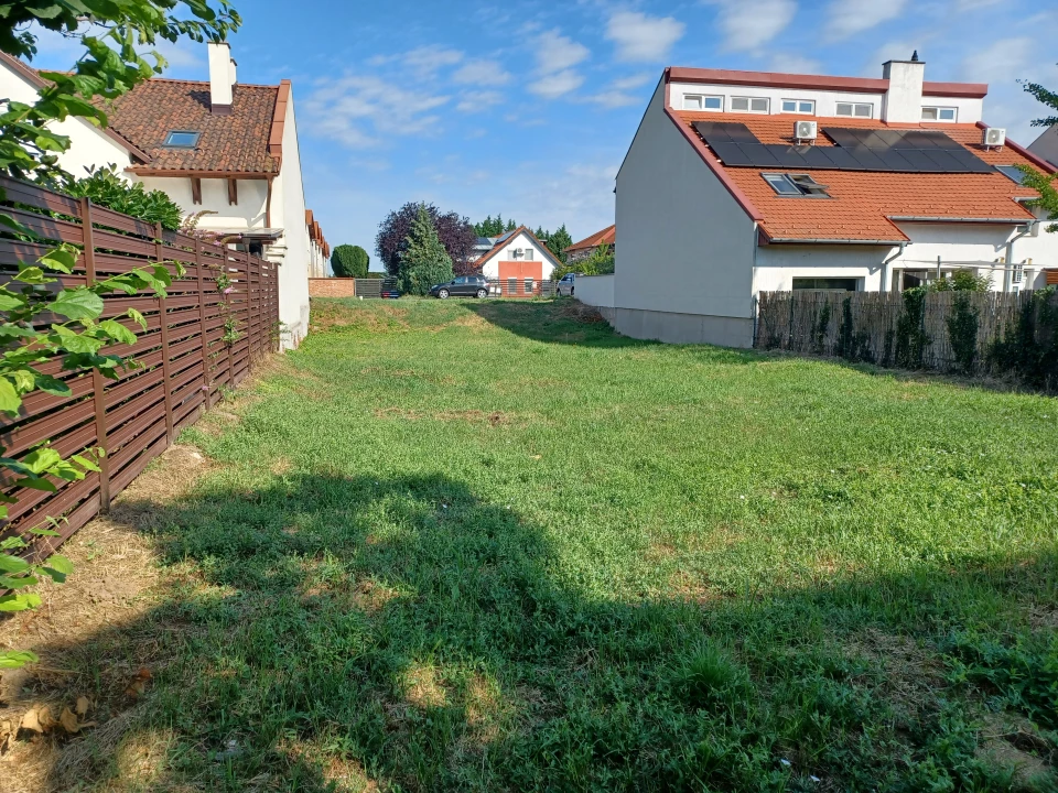 Eladó építési telek, Győr