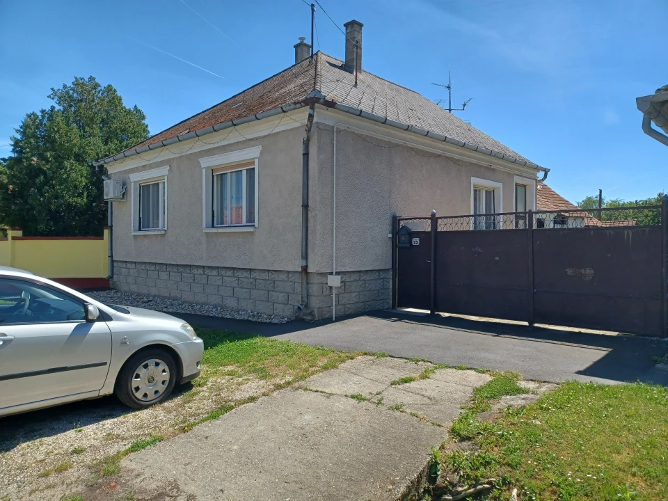 Eladó családi ház, Barbacs