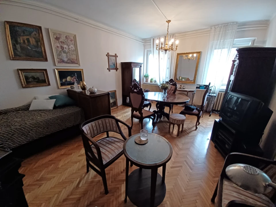 Eladó téglalakás, Győr